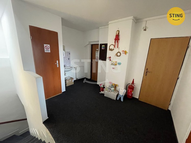Prodej komerční nemovitosti 200 m² - foto 8