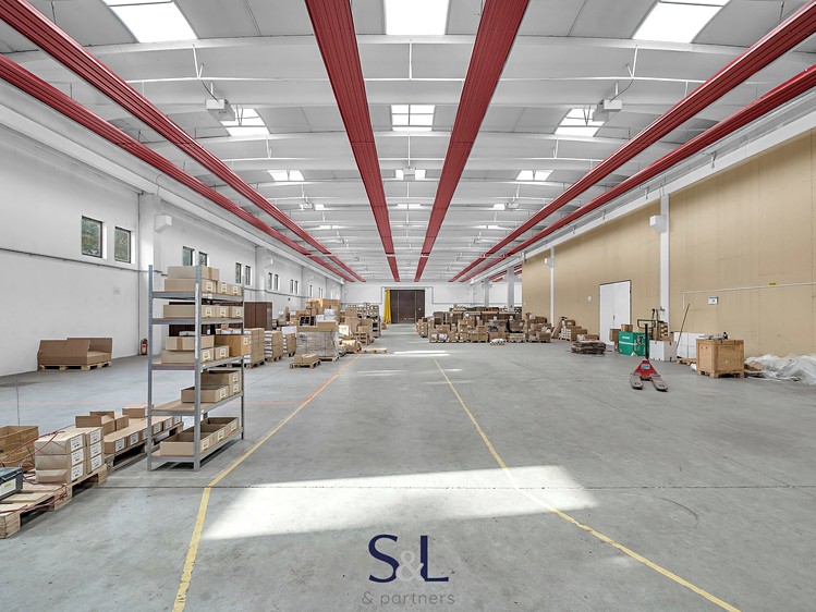 Prodej výrobní haly, prostoru 2 500 m² - foto 4