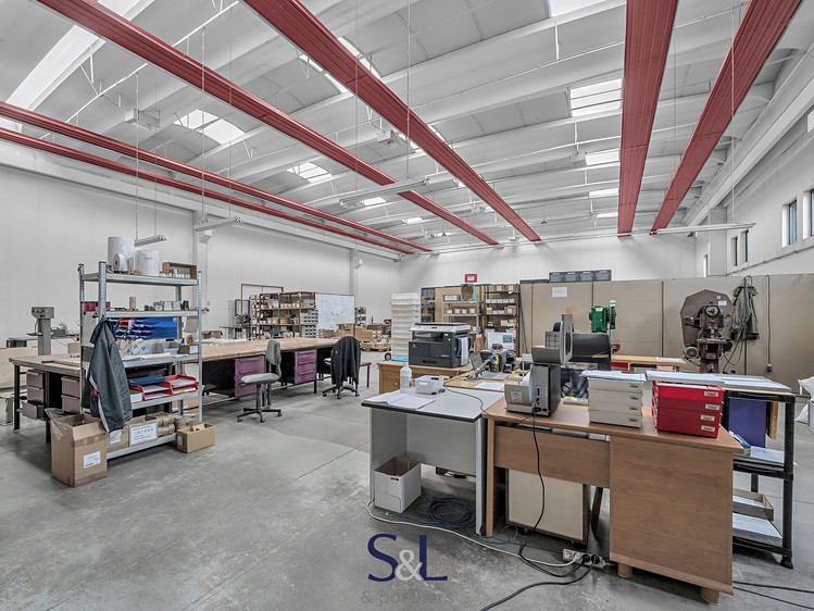 Prodej výrobní haly, prostoru 2 500 m² - foto 8