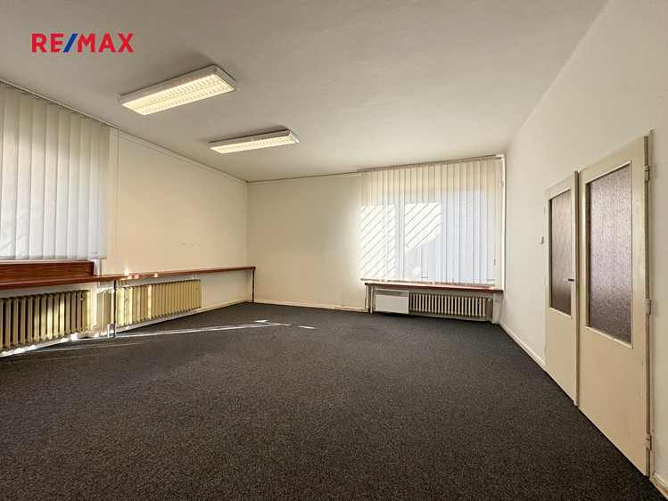 Pronájem kanceláře 166 m² - foto 2