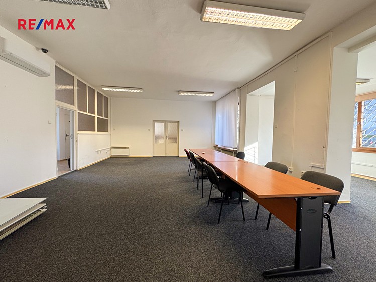 Pronájem kanceláře 166 m² - foto 4