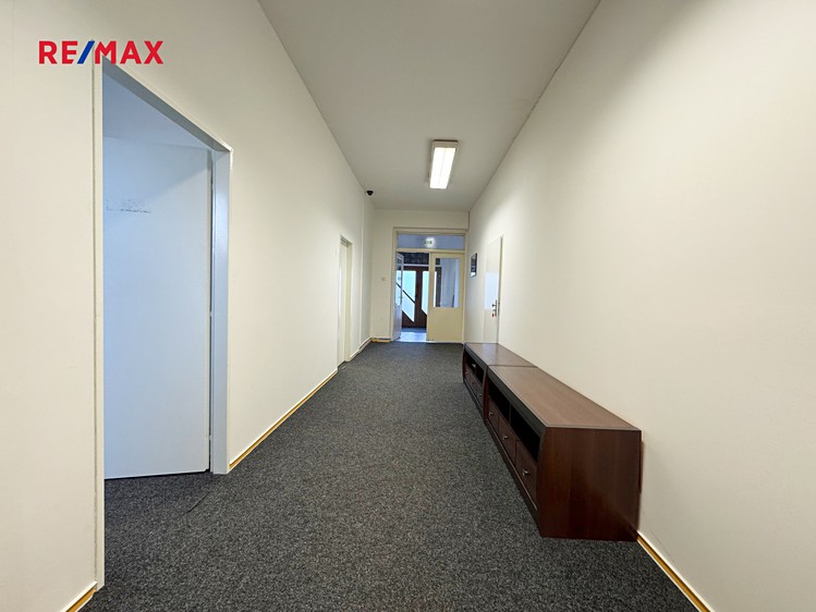 Pronájem kanceláře 166 m² - foto 8