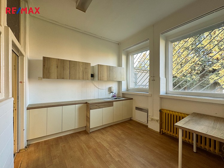 Pronájem kanceláře 166 m² - foto 5