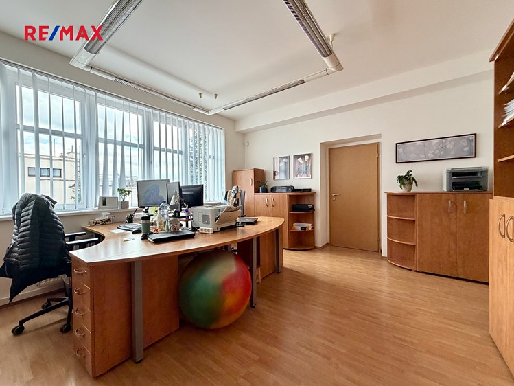 Pronájem kanceláře 120 m² - foto 7