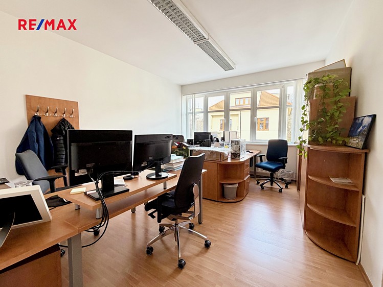 Pronájem kanceláře 120 m² - foto 5