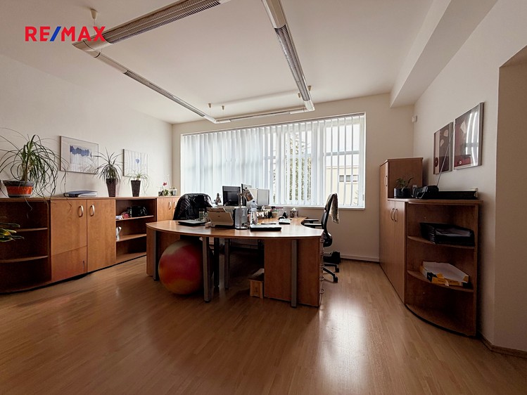 Pronájem kanceláře 120 m² - foto 6