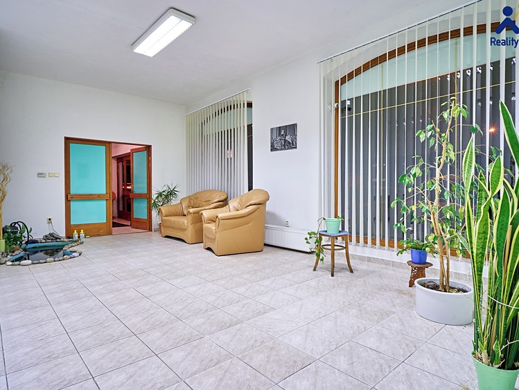 Pronájem obchodního prostoru 73 m² - foto 1