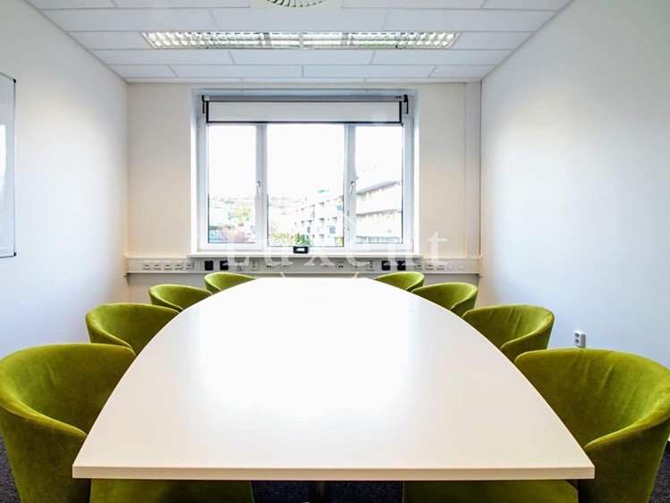 Pronájem kanceláře 261 m² - foto 2