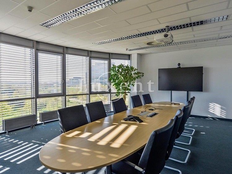 Pronájem kanceláře 261 m² - foto 1