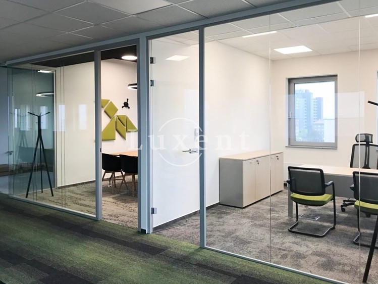Pronájem kanceláře 260 m² - foto 2