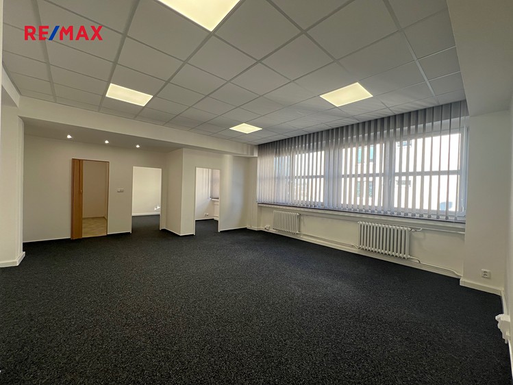 Pronájem kanceláře 91 m² - foto 4