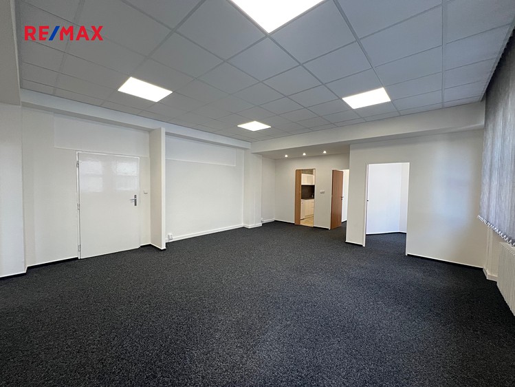 Pronájem kanceláře 91 m² - foto 3