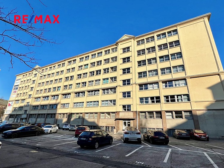 Pronájem kanceláře 91 m² - foto 1