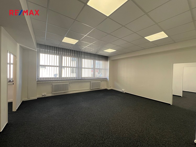 Pronájem kanceláře 91 m² - foto 5