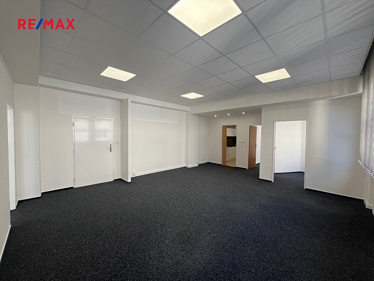 Pronájem kanceláře 91 m² - foto 7