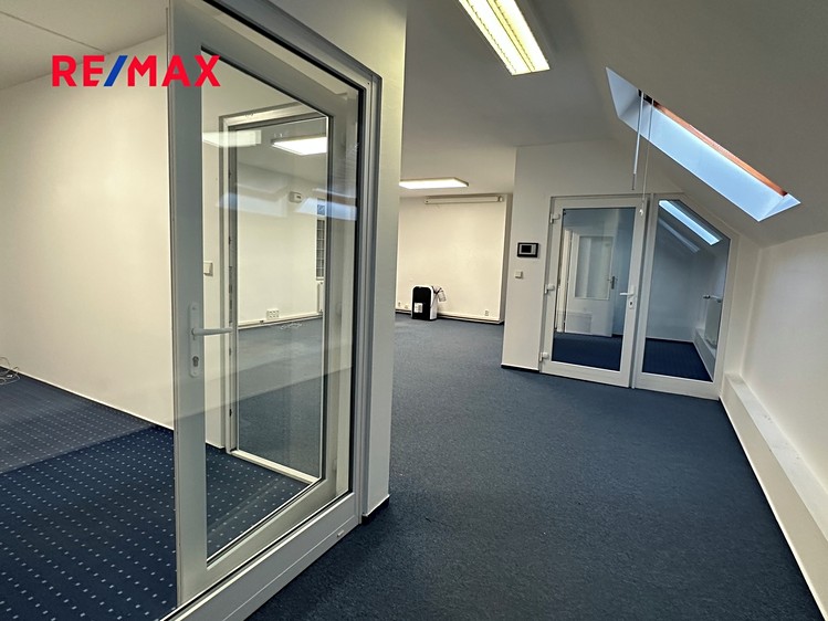 Pronájem kanceláře 79 m² - foto 3