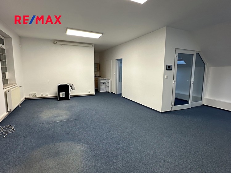 Pronájem kanceláře 79 m² - foto 5