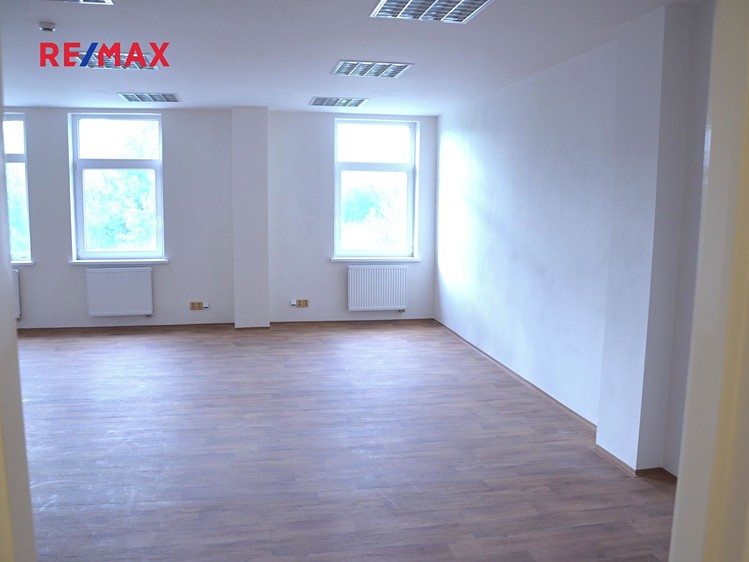 Pronájem kanceláře 50 m² - foto 3
