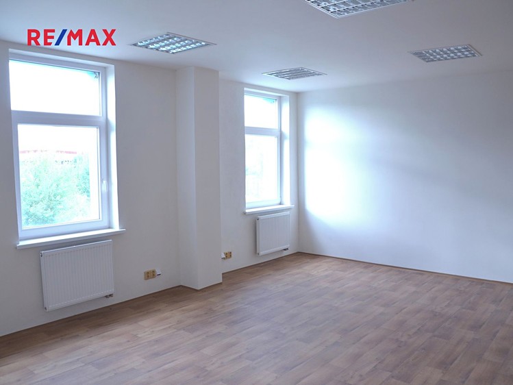Pronájem kanceláře 50 m² - foto 2