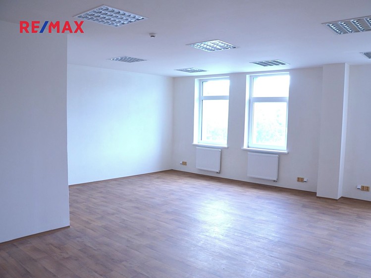 Pronájem kanceláře 50 m² - foto 1