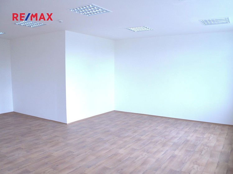 Pronájem kanceláře 50 m² - foto 5