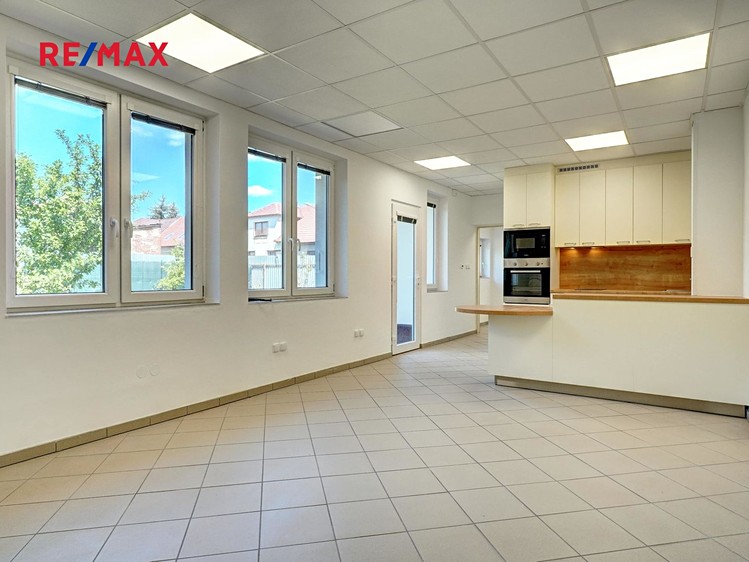 Pronájem obchodního prostoru 56 m² - foto 3