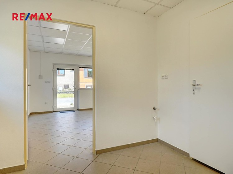 Pronájem obchodního prostoru 56 m² - foto 7