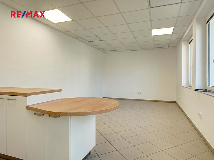 Pronájem obchodního prostoru 56 m² - foto 6
