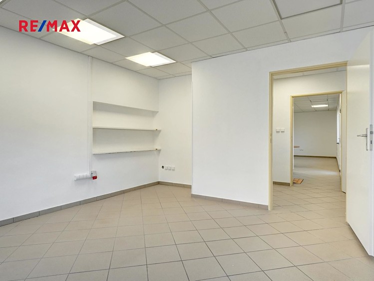 Pronájem obchodního prostoru 56 m² - foto 8