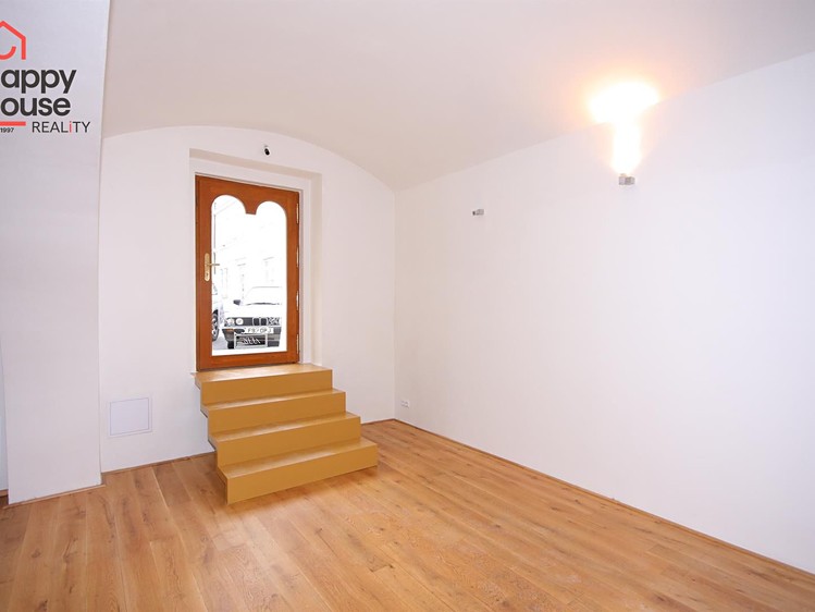 Pronájem obchodního prostoru 184 m² - foto 7
