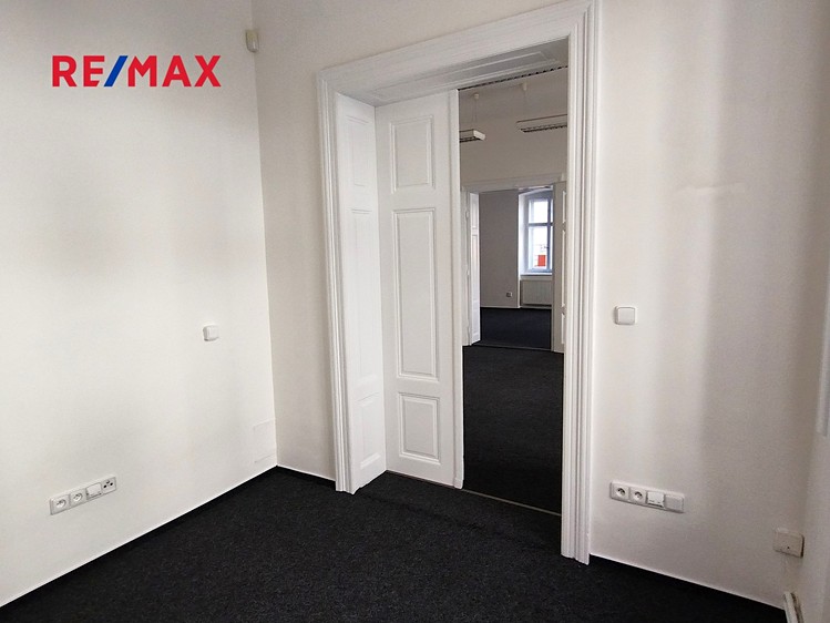 Pronájem kanceláře 85 m² - foto 6