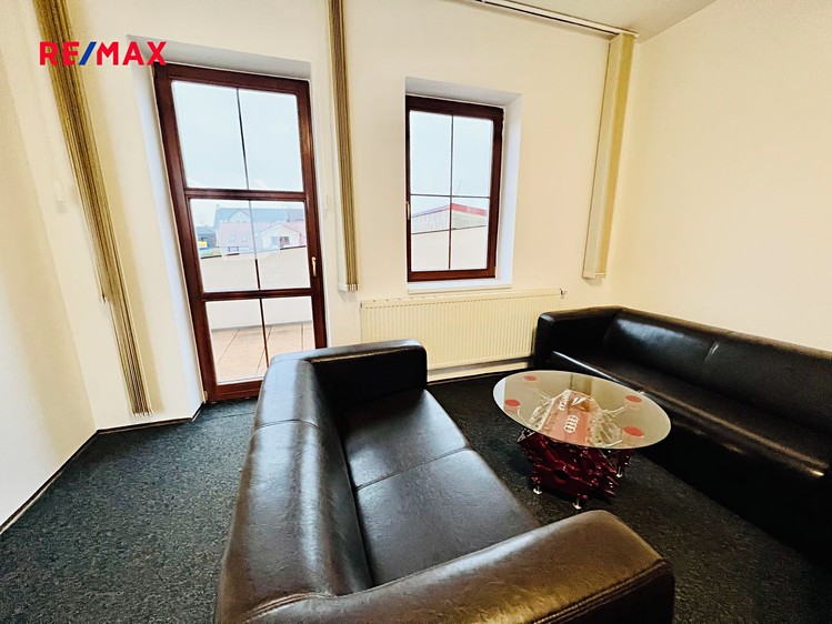 Pronájem kanceláře 72 m² - foto 3