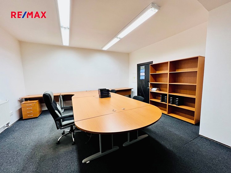 Pronájem kanceláře 72 m² - foto 1