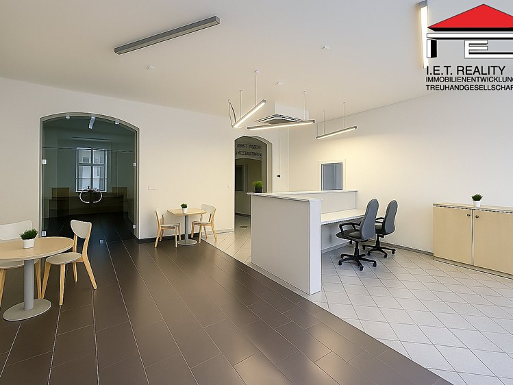 Pronájem kanceláře 171 m² - foto 1