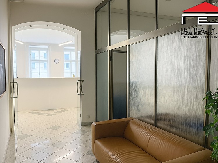 Pronájem kanceláře 171 m² - foto 4
