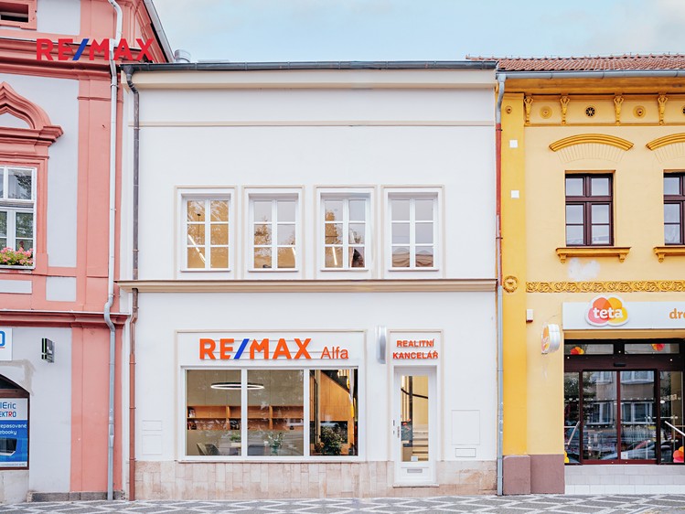 Pronájem kanceláře 100 m² - foto 4