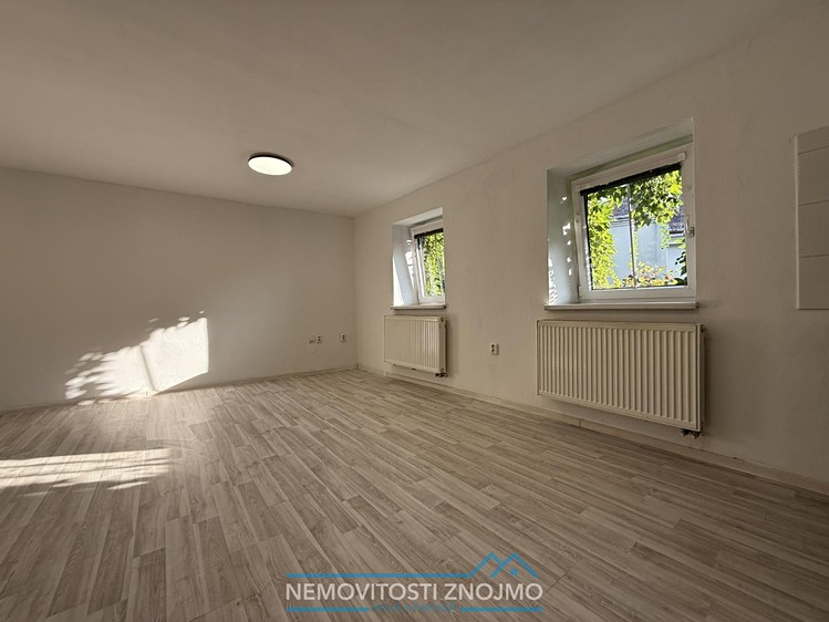Pronájem kanceláře 35 m² - foto 3