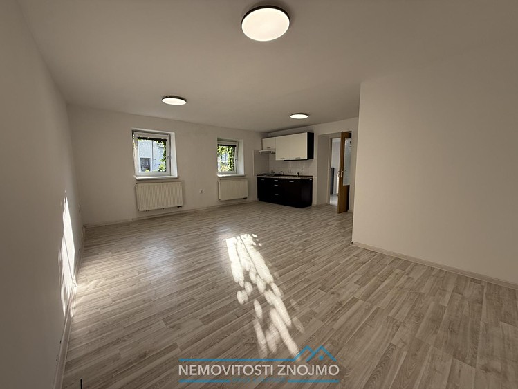 Pronájem kanceláře 35 m² - foto 4
