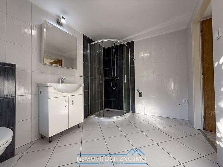 Pronájem kanceláře 35 m² - foto 8