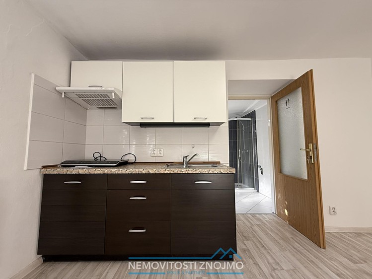 Pronájem kanceláře 35 m² - foto 5