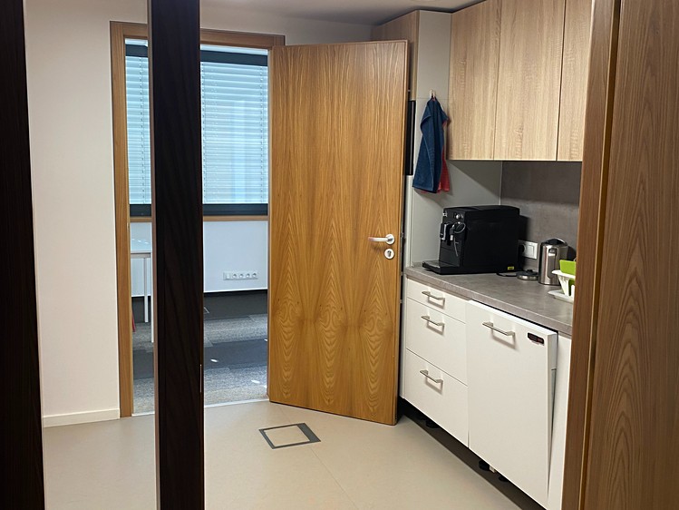 Pronájem kanceláře 320 m² - foto 3