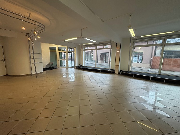 Pronájem obchodního prostoru 70 m² - foto 1