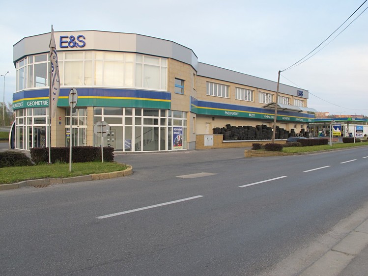 Pronájem obchodního prostoru 173 m² - foto 1