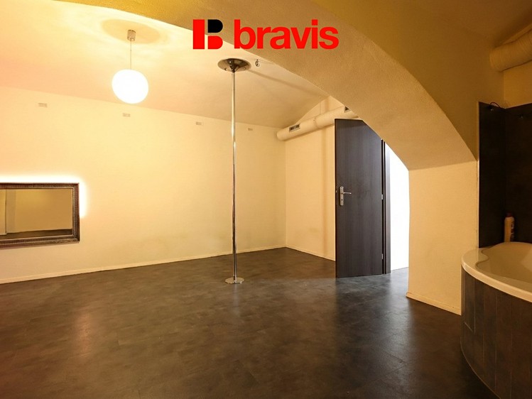 Pronájem obchodního prostoru 140 m² - foto 1