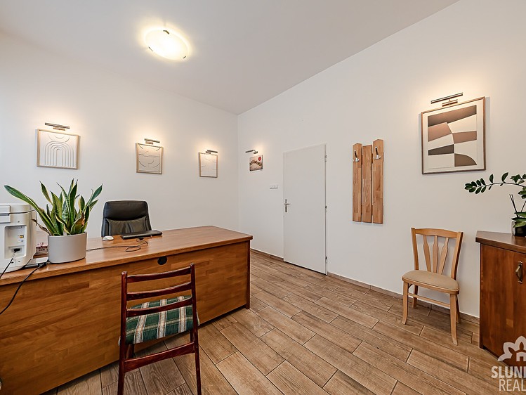 Pronájem kanceláře 648 m² - foto 4