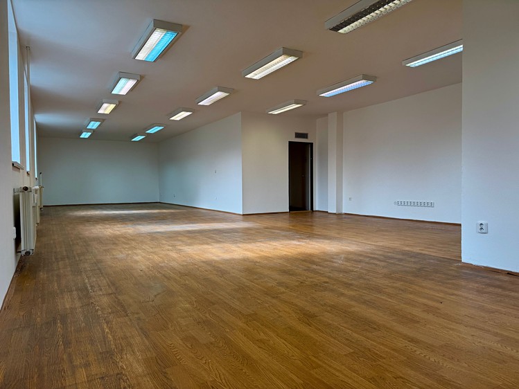 Pronájem obchodního prostoru 151 m² - foto 1