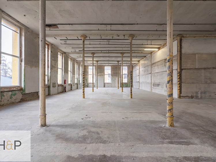 Pronájem skladového prostoru 1 350 m² - foto 1