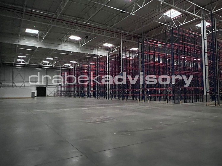 Pronájem skladového prostoru 4 000 m² - foto 1