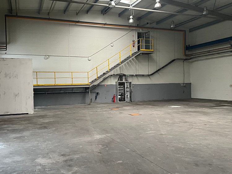 Pronájem výrobní haly, prostoru 324 m² - foto 1