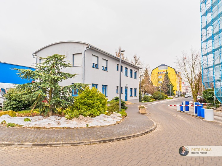 Pronájem kanceláře 240 m² - foto 4